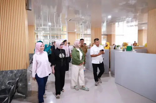 Kunjungi Bulukumba, Istri Mendagri Puji Fasilitas Gedung Pinisi