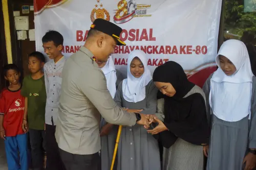 Hari Bhayangkara ke-80, Polres Bulukumba Salurkan Sembako ke Panti Asuhan