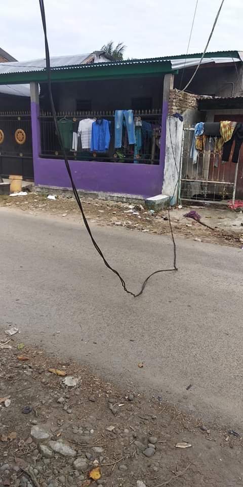 Kabel Listrik Jatuh dan Melintang di Pemukiman Warga Bulukumba
