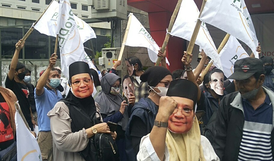 Aktivis ProDem Unjuk Rasa Desak KPK Usut Pandora Papers